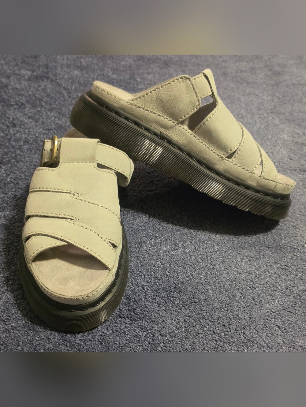 Dr. Martens Maxxy Slide (sage green) women size 9 EUC
